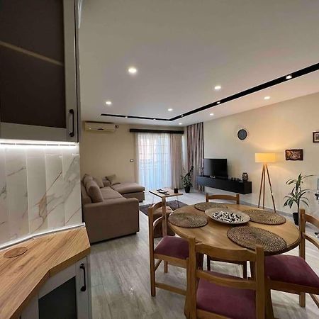 Great Apartament Near Lake & Blloku Area Tirana Exterior photo